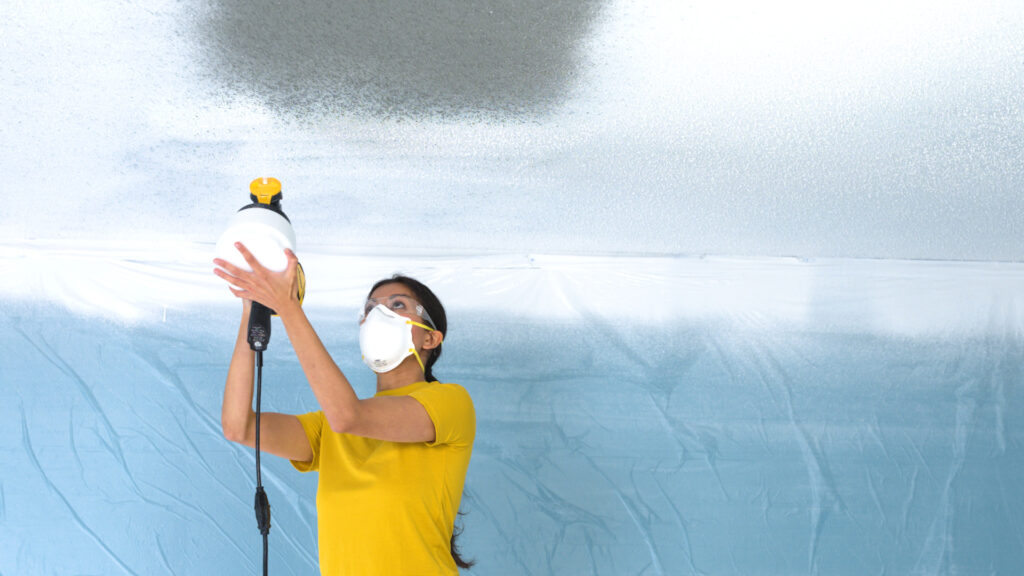 painter achieving that popcorn ceiling with the flexio 3500 paint and stain sprayer