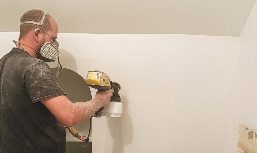 man painting a wall with the FLEXiO 3500 paint and stain sprayer