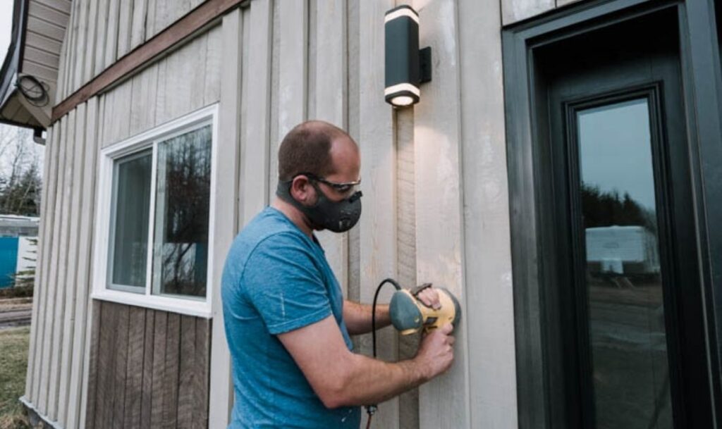 Sanding wood siding