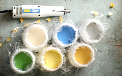 Divide icing into bowls