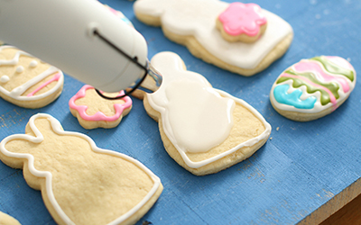 Use the Wagner Heat Gun to dry icing