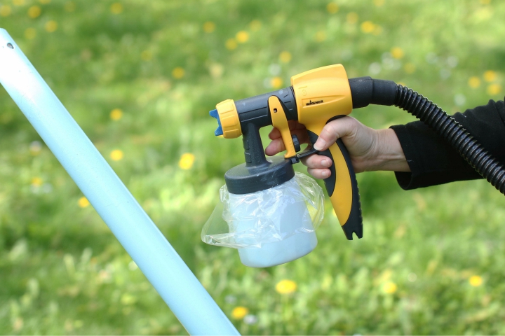 Paint hammock frame with paint sprayer