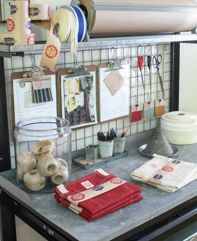 Metal Work Bench Makeover Feature Image.jpg