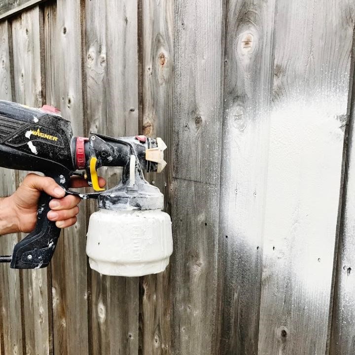 Adjustable spray pattern