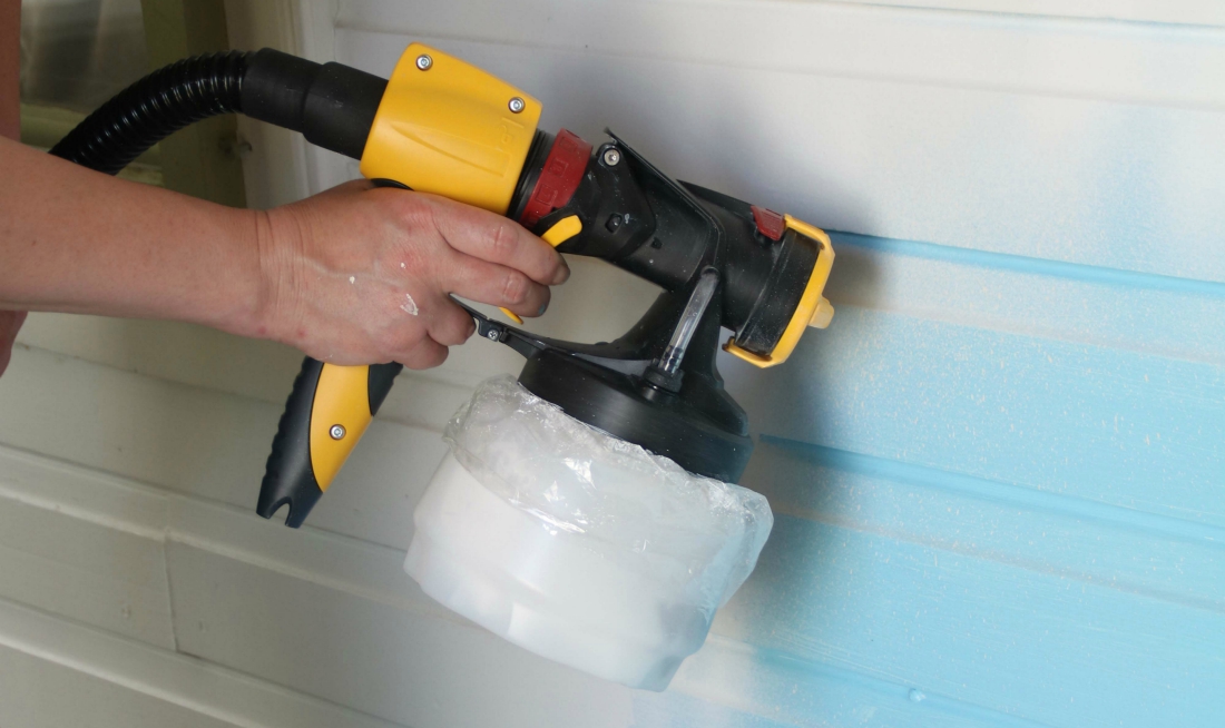 Spray deck with stain sprayer