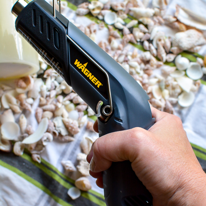 Heat gun has versatile hand positioning