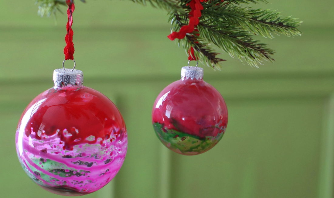 Add finishing touches to the ornament