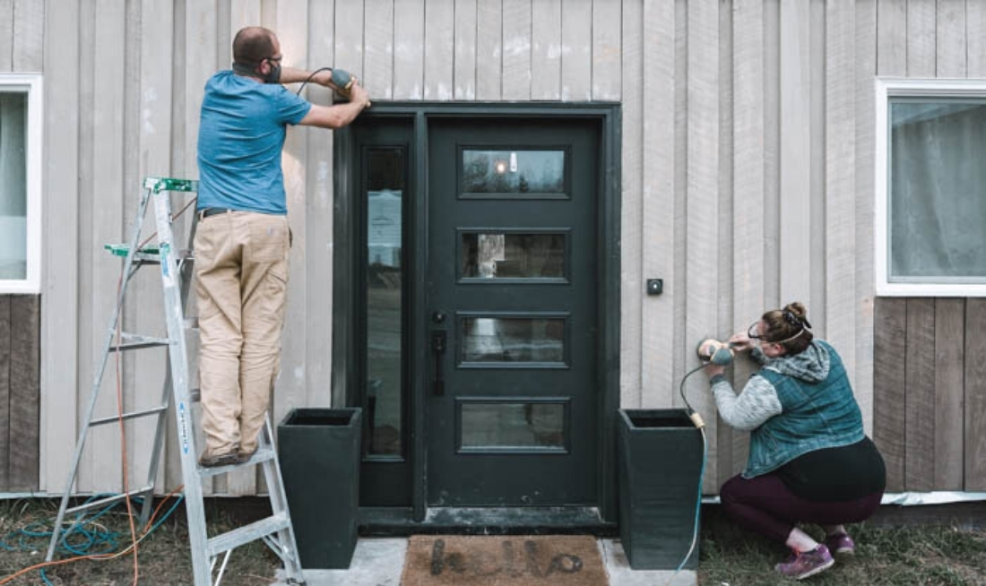 How to Sand Wood Siding