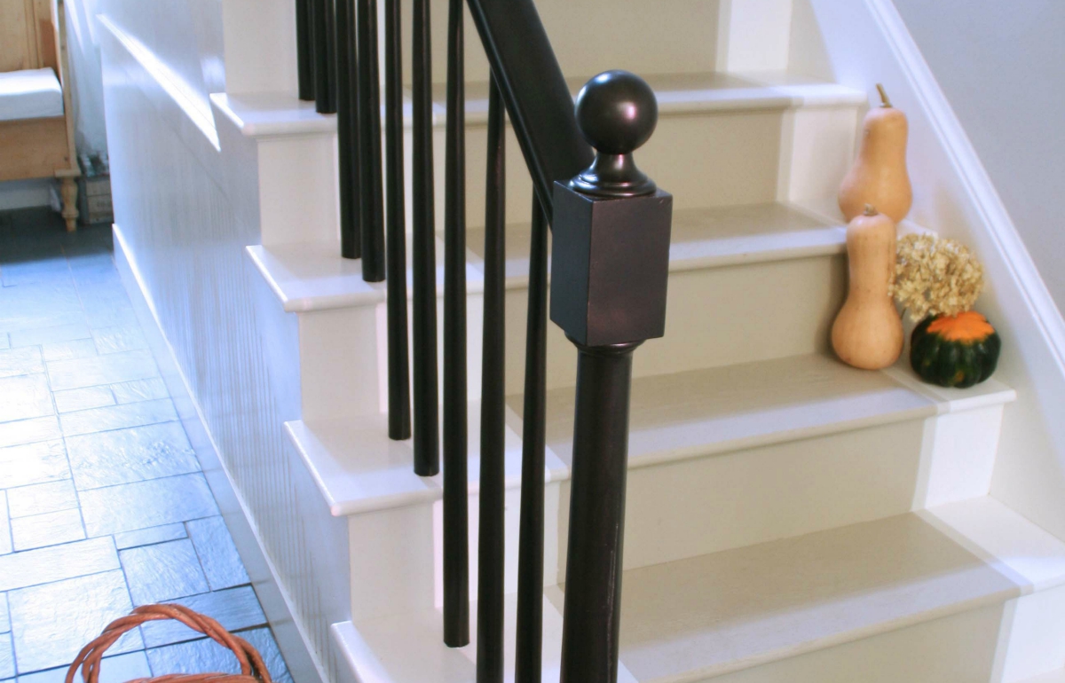 staircase makeover feature image.jpg